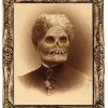 Changing Portrait - Aunt Hazel Halloween Decoration
