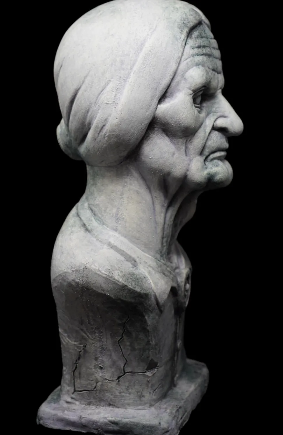 Madam Macy Ghostly Manor Bust HD Exclusive Spooky Halloween Decoration